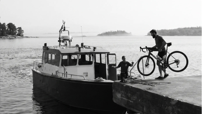 Syklist ved brygge